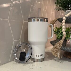 White Yeti 35 oz rambler with straw lid.